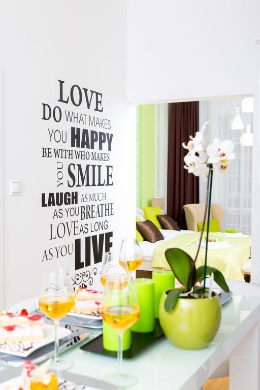 Makes You Happy Budapest Extérieur photo